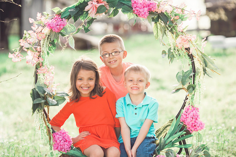 spring minis, children's photography, laced photography, bolivar mo, Springfield Missouri photographers, Top Missouri photographers, Branson wedding photographer